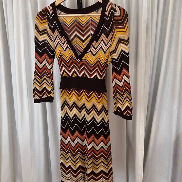 Retro V-Neck Chevron Pattern Dress - Picture 1 of 4
